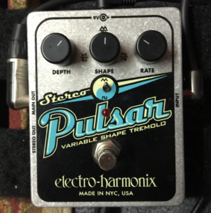 electro-harmonix stereo pulsar analog tremolo