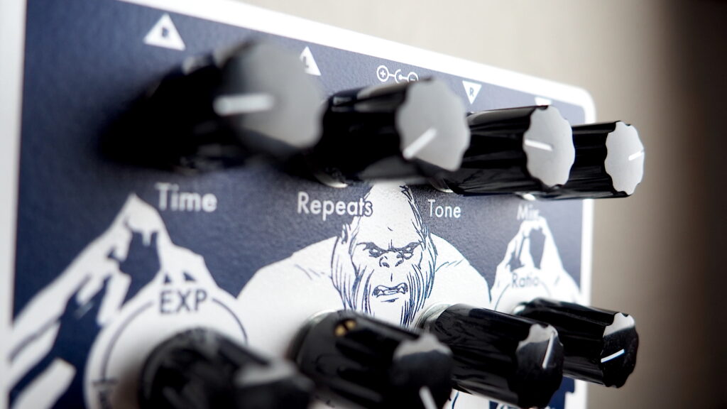 EarthQuaker Devices Avalanche Run Attack of the Yeti Limited Edition 2